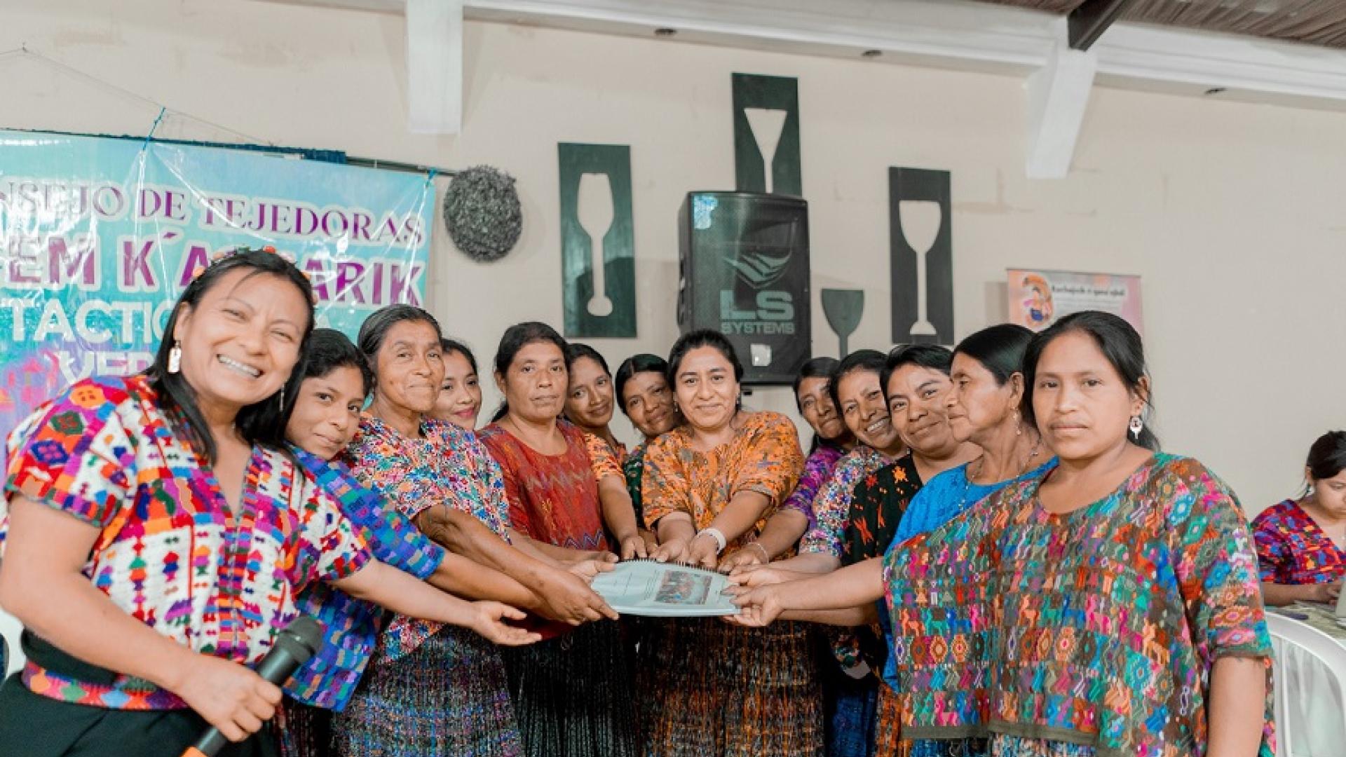 Guatemala: más de 100 tejedoras en defensa de su dignidad y su trabajo