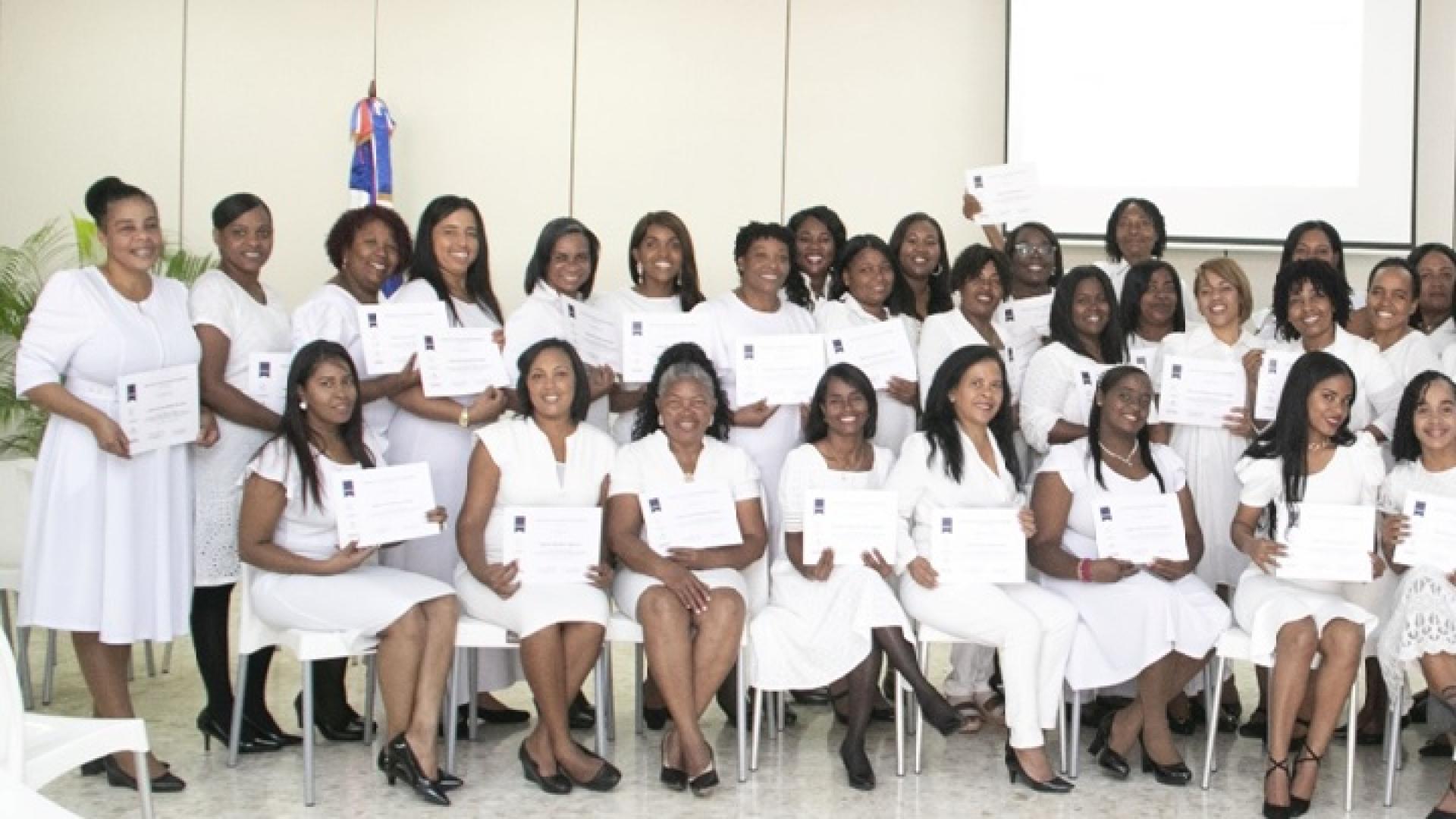 Entrega de certificados del diplomado de educación inclusiva en República Dominicana